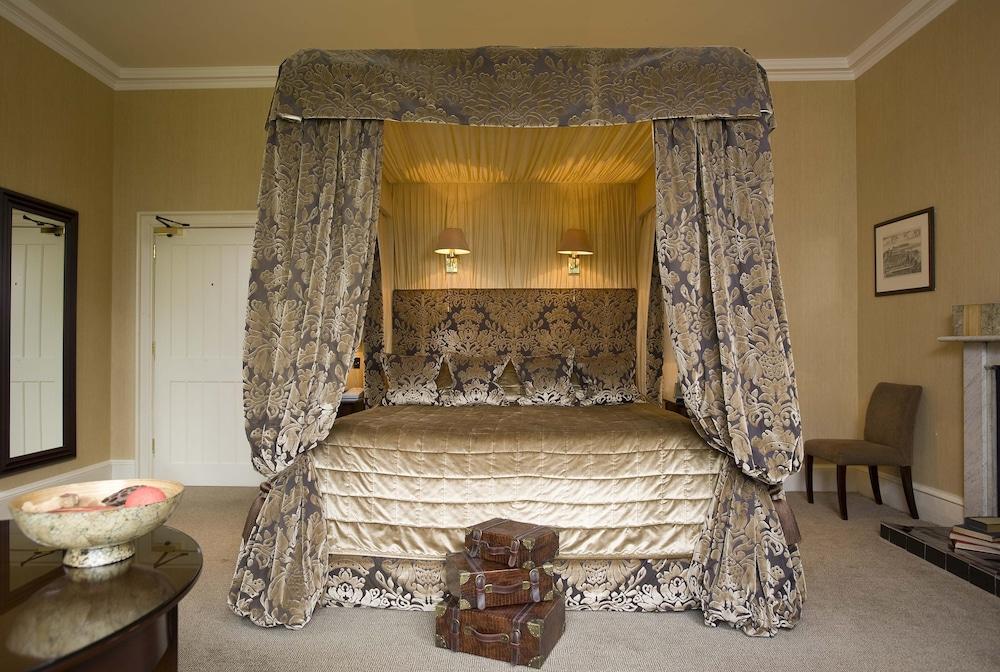 Mar Hall Golf & Spa Resort Bishopton  Extérieur photo A four-poster bed